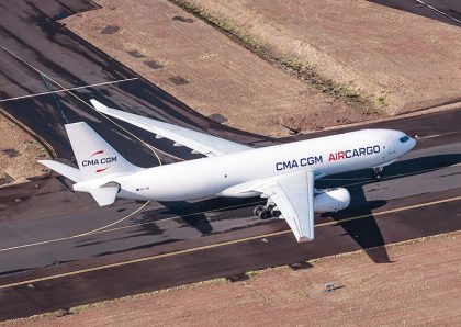 CMA CGM abre nueva ruta transpacífica y encarga aviones de carga Boeing adicionales