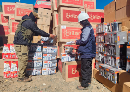 Aduana de Bolivia incauta siete vehículos y mercancía de contrabando