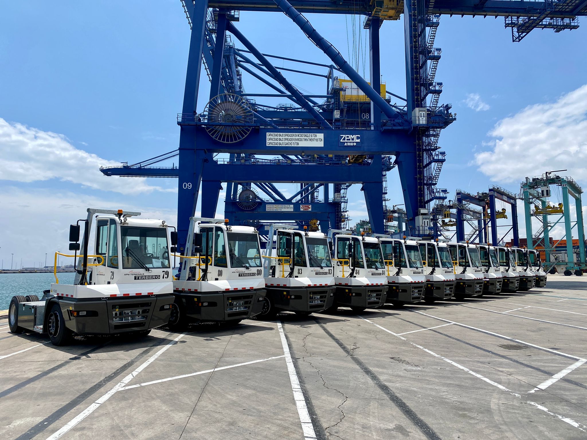 APM Terminals Valencia renueva flota de tracto camiones con nuevas