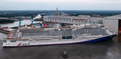 Video: Carnival Jubilee sale del muelle en astillero Meyer Werft en Alemania