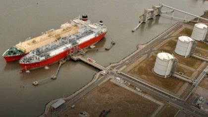 Argentina: YPF y Petronas licitan ingeniería para instalar buques productores de GNL en Bahía Blanca