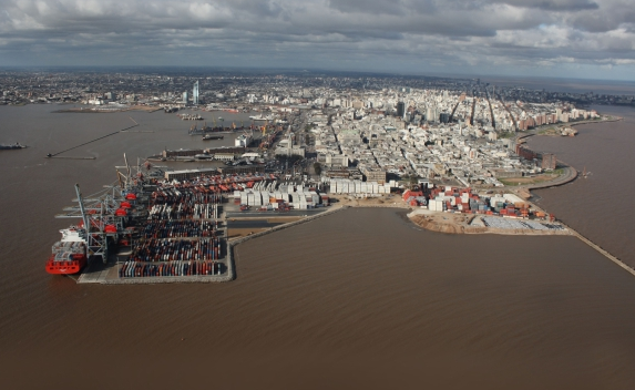 Puerto de Montevideo alcanza nuevo récord de movimiento de contenedores