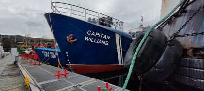 Capitán Williams en la Marina Oxxean. 