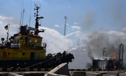 Ataque aéreo ruso daña infraestructura del Puerto de Odesa
