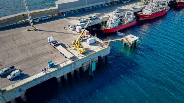 Argentina: Trabajos de reparación de pilotes del Muelle Almirante Storni presentan 80% de avance