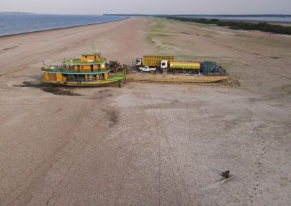 Niveles del río Amazonas caen por falta de lluvias y perjudican navegación