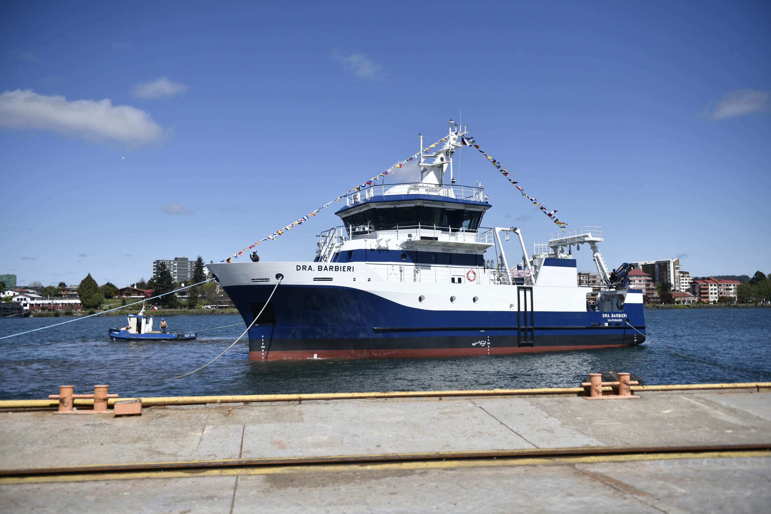 Bautizan Buque De Investigación Pesquera Y Oceanográfica Construido En ...