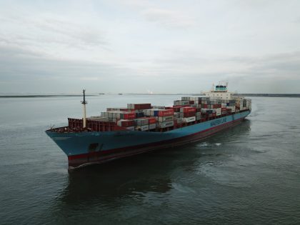 Maersk apunta que interrupción del Mar Rojo bajaría en 20% capacidad de mover contenedores entre Asia y Europa