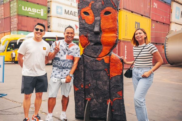 Momia Chinchorro recibie a pasajeros del Roald Amundsen en el Puerto de Arica