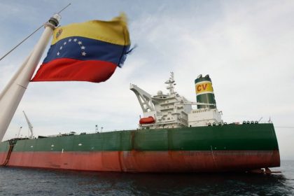 Exportaciones de petróleo venezolano caen por reimposición de sanciones estadounidenses