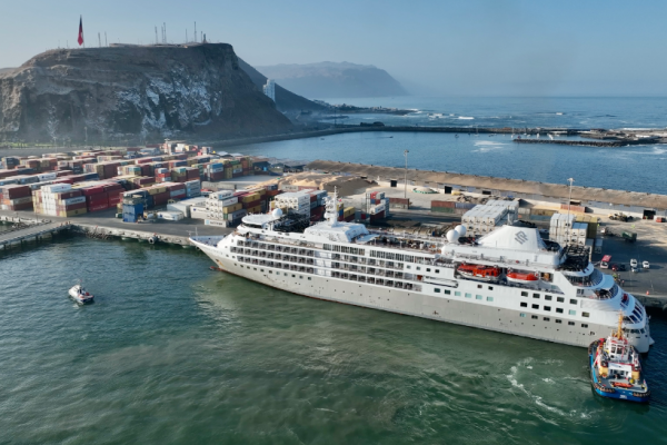 Silver Cloud en Puerto Arica