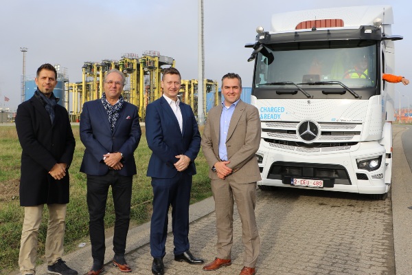 PSA Bélgica prueba camiones eléctricos para transportar contenedores entre terminales