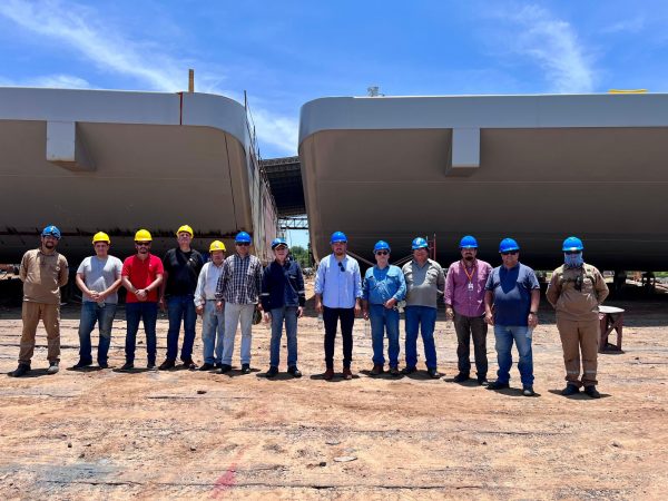 Autoridades visitan astillero donde se construye mayor portacontenedores de la hidrovía Paraguay-Paraná