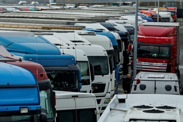 Camioneros eslovacos bloquearán paso fronterizo con Ucrania exigiendo competencia más pareja