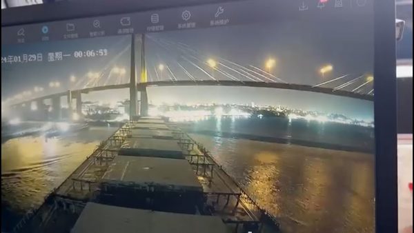 Video: Así se vio desde el buque su choque contra el Puente Zárate Brazo Largo de Argentina