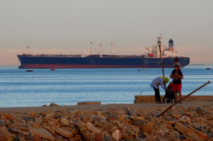 Industria marítima consume 100 mil barriles de combustible adicionales por crisis del Mar Rojo