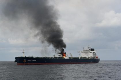 Buque reporta ataque frente al Puerto de Al Hudayda en el Mar Rojo