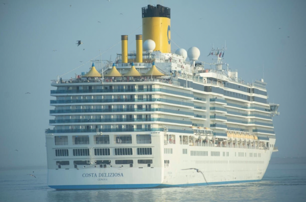 Italianos varados por crisis en Medio Oriente abandonan Maldivas en crucero