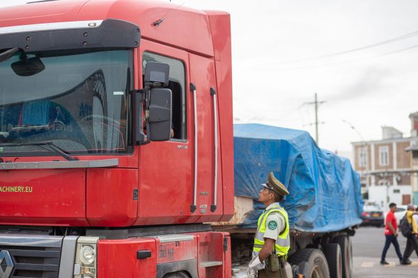 Fiscalización de transportista al ingreso del Puerto de ARICA