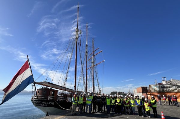 Puertos de Talcahuano organiza visita de  comunidad a nave que revive travesía de Charles Darwin