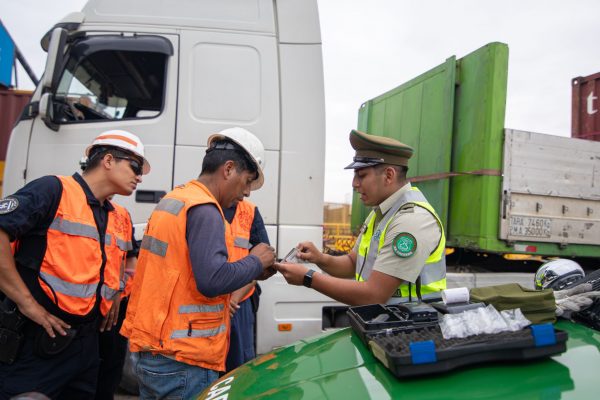 Operativo de educación y fiscalización seguridad al ingreso del Puerto de Arica