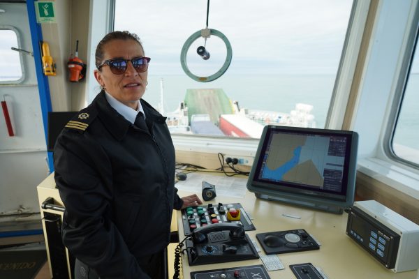 Pamela Mella se convierte en la primera mujer piloto en flota de Tabsa