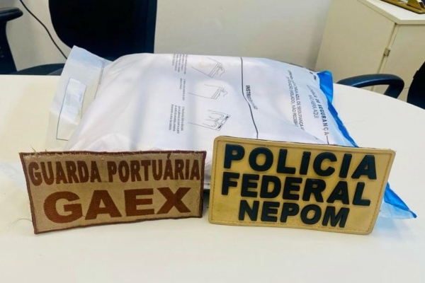 Ação conjunta da Polícia Federal e PortosRio resultou na prisão em flagrante de um indivíduo transportando 5 kg de cocaína
