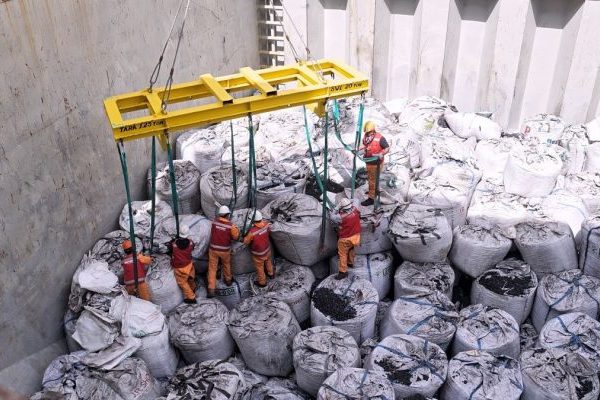 Big Bags con carbón en bodega del Sider Amy en TTPSA