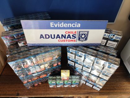 Aduana de Punta Arenas decomisa 996 cajetillas de cigarros y arma de aire comprimido