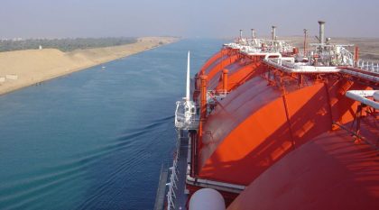 Envíos de GNL a través del Canal de Suez presentan "caída significativa"