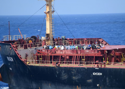 India procesará a 35 piratas que secuestraron un granelero frente a Somalia
