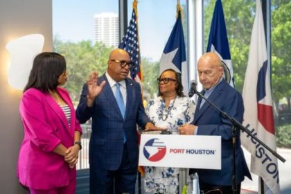 Thomas Jones Jr. es nuevo comisionado de Autoridad del Puerto de Houston