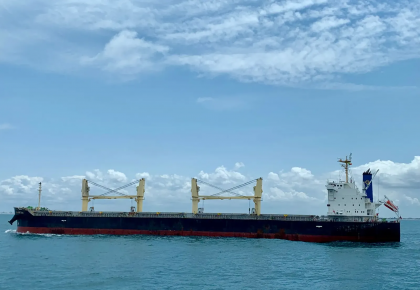 Piratas somalíes liberan a buque secuestrado en marzo tras pago de rescate
