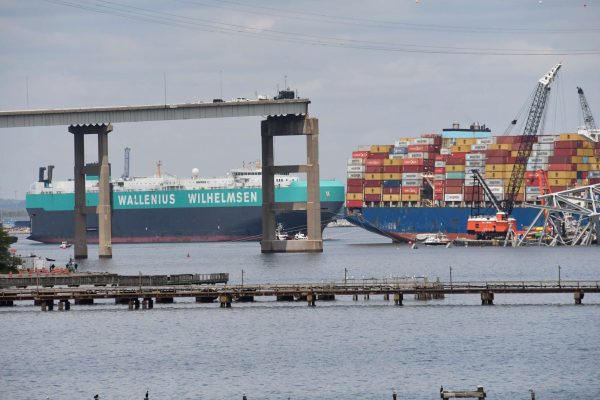 Car carrier Carmen es primer buque en usar canal alternativo para salir del Puerto de Baltimore