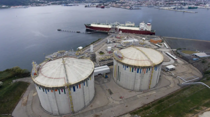 Gas ruso exportado por gasoductos a la UE es reemplazado por GNL entregado en puertos