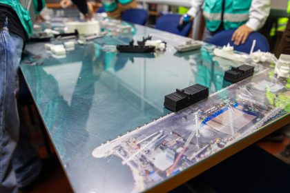 Alumnos de Inacap entregan a Terminal Puerto Arica proyecto impreso en 3D para optimizar sus operaciones