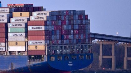 Maersk descarta que canales alternativos de Baltimore tengan el calado suficiente para recibir a sus buques