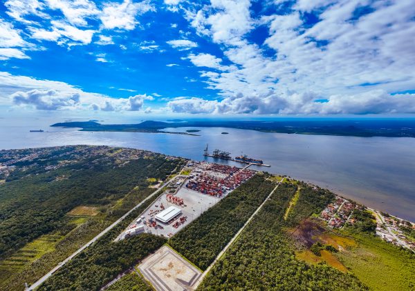 Brasil: Porto Itapoá recibe certificación por total uso de energía eléctrica de fuentes renovables en 2023