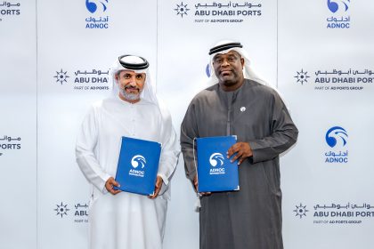 AD Ports Group firma  acuerdo estratégico con Adnoc Distribution para suministrar lubricantes marinos