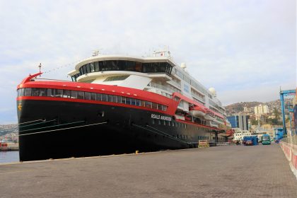 Crucero de Hurtigruten culmina temporada por Chile en el Puerto de Valparaíso