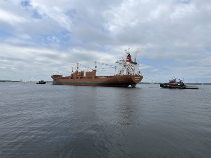 Puerto de Baltimore moviliza primer buque tras colapso del puente Francis Scott Key