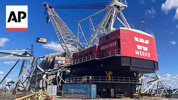 Video: Inician remoción de primeros contenedores de buque que impactó puente en Baltimore