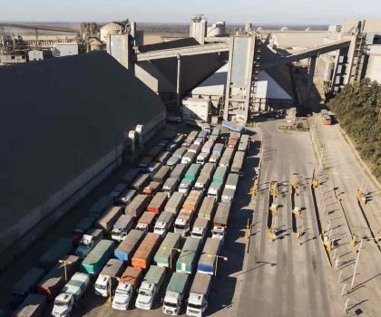 Argentina: Estiman entre 15 mil y 20 mil camiones diarios rumbo a puertos santafesinos durante cosecha gruesa