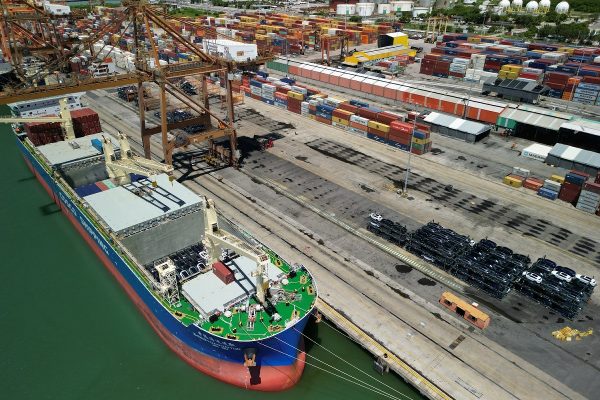 Tecon Suape inicia operación de buques de Cosco con vehículos eléctricos BYD 2