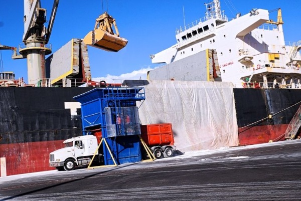 Talcahuano Terminal Portuario recibe cargamento de carbonato de sodio