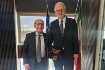 Embajador de Noruega en Italia visita Puerto de Rávena