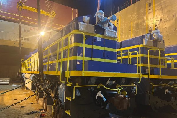 último pedido locomotoras desembarcadas en Puerto Angamos