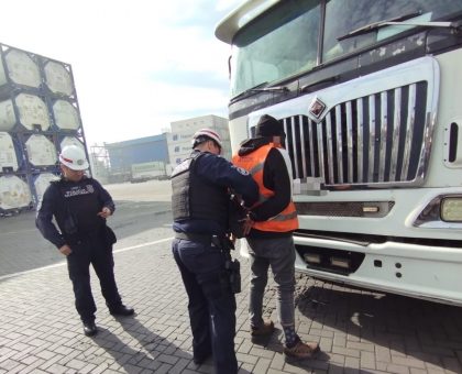 Policía Marítima detiene a transportista por operar camión con patente clonada en Puerto de San Antonio