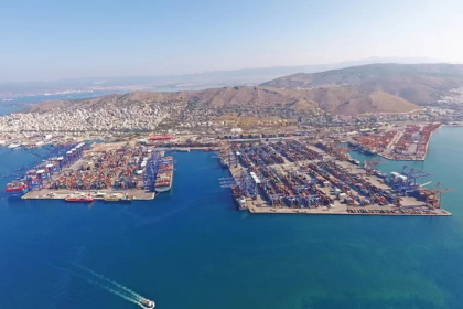Grecia: Puerto de El Pireo evidencia baja en volúmenes de contenedores debido a conflicto en el Mar Rojo