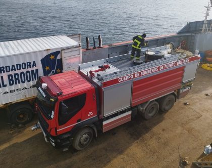 Tabsa dispone de ferry para traslado de agua por interrupción de suministro potable en Puerto Williams
